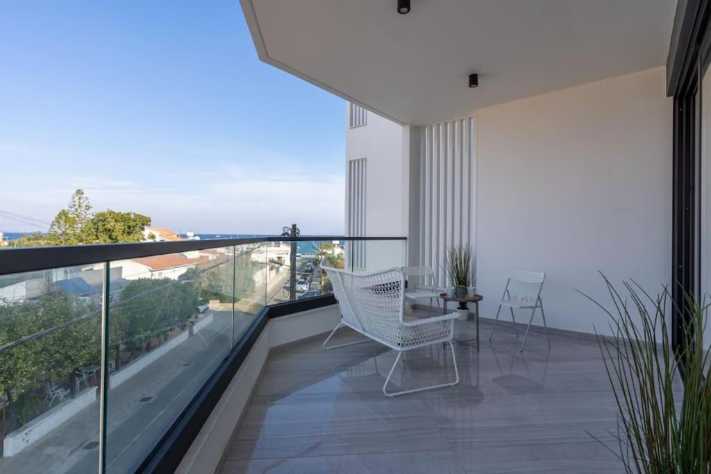 Thalassa 2-Bedroom Apartment In Larnaca Buitenkant foto