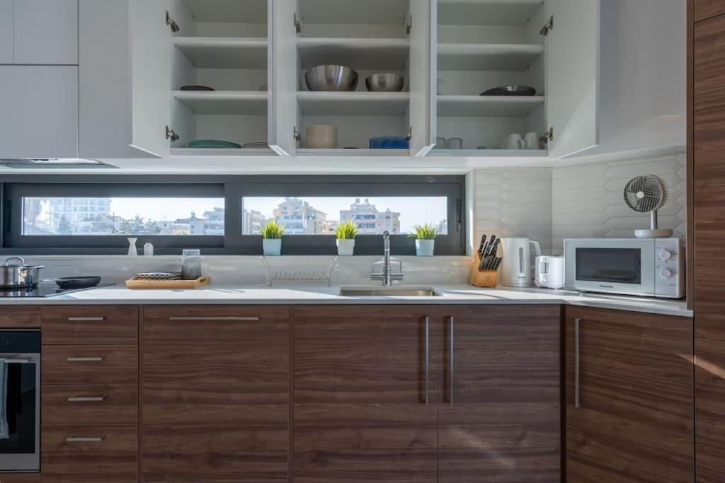 Thalassa 2-Bedroom Apartment In Larnaca Buitenkant foto